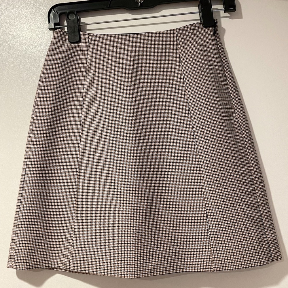 Aritzia Babaton High Rise Mini Skirt (Navy, Orange, White Pattern) - Size 0